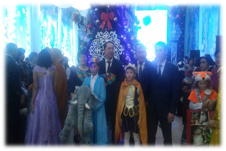 Аудандық жаңа жылдық әкім шыршасына А.Қ.Тавашев, Б.Қ.Базарбай қатысты. Шырша аясында «Үздік костюм» номинациясы бойынша А.Қ.Тавашев ІІІ орынға ие болды. 